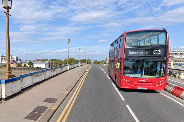 The C3 bus crossing Wandsworth Bridge